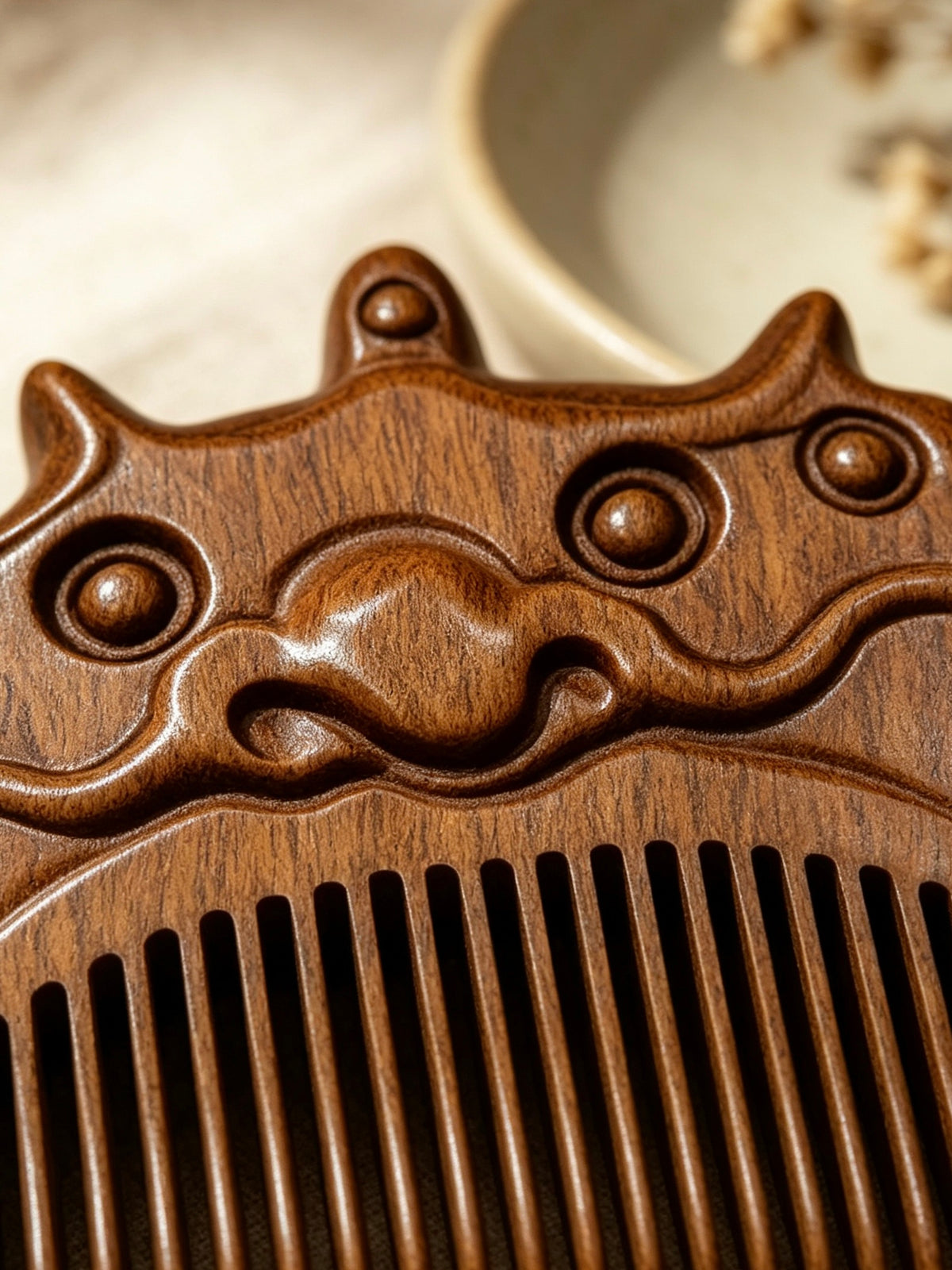 Close-up of Lion Comb face and teeth