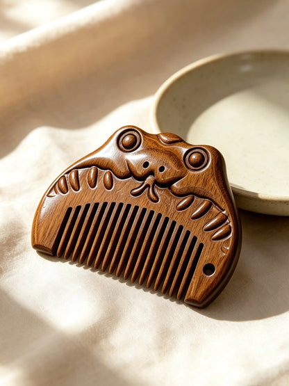 Snake Comb side view on fabric